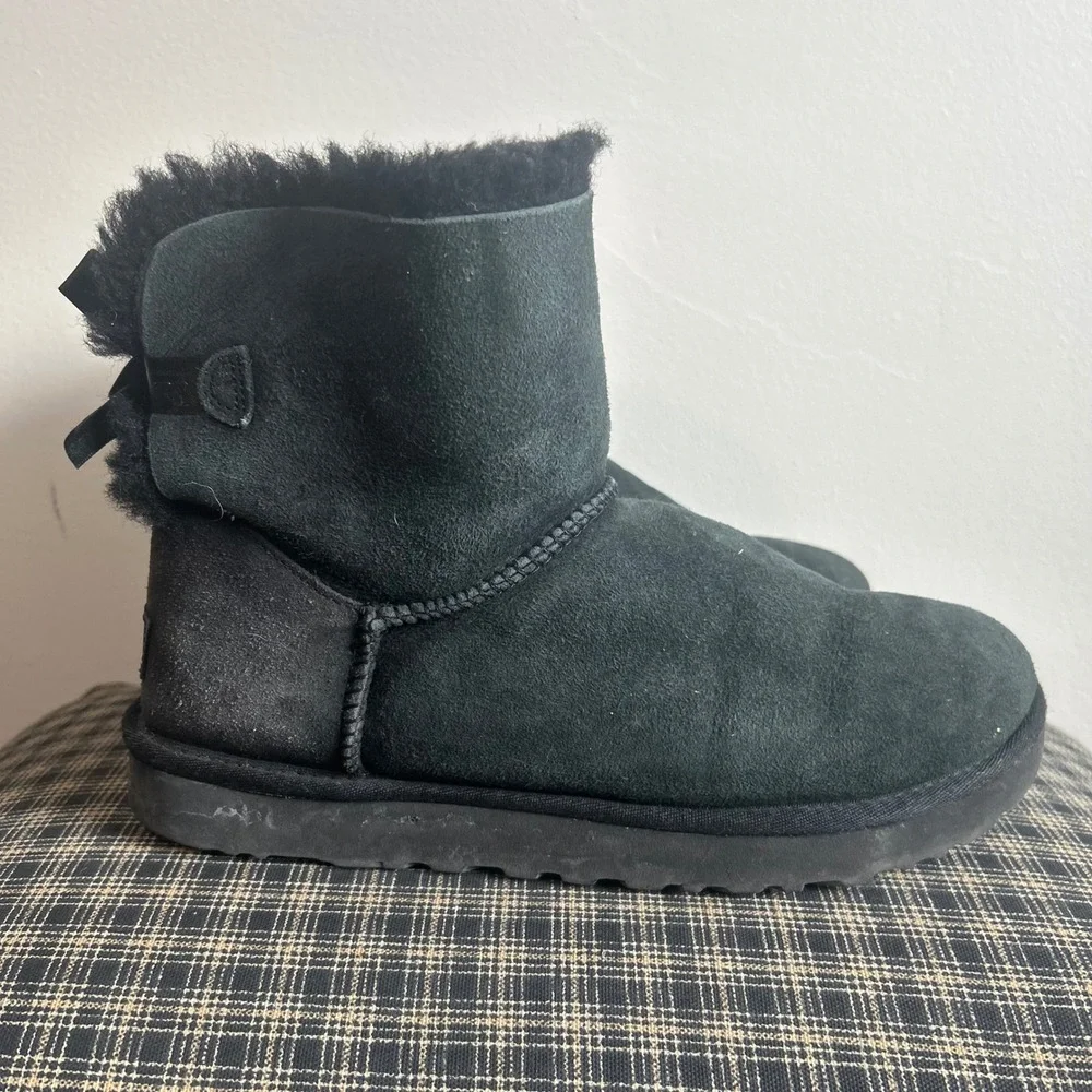 UGG Mini Bailey Bow II Boots Womens 9 Black‎ Suede Shearling Ankle